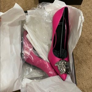 New In Box Versace Palazzo Pumps in Pink